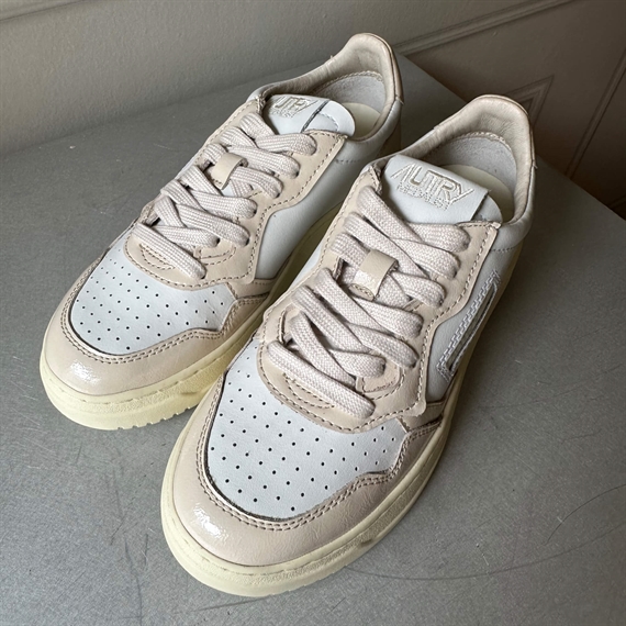 Autry Medalist Low Sneakers, White/Rose